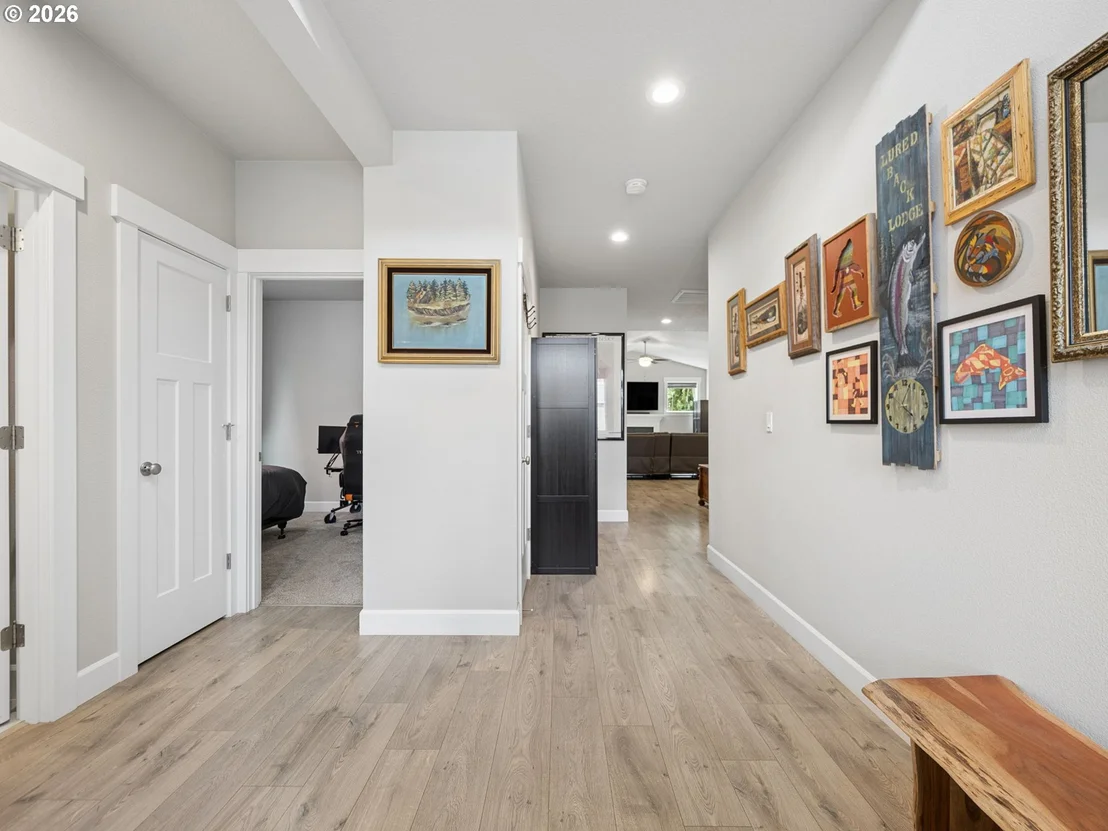 Photo of 1090 NE REGAN HILL LOOP