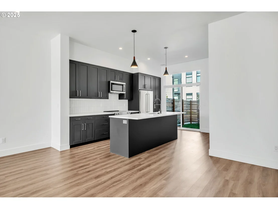 Photo of 193 E 20TH AVE