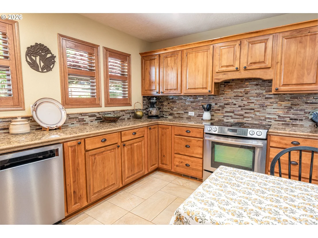 Photo of 384 EDGEVIEW DR