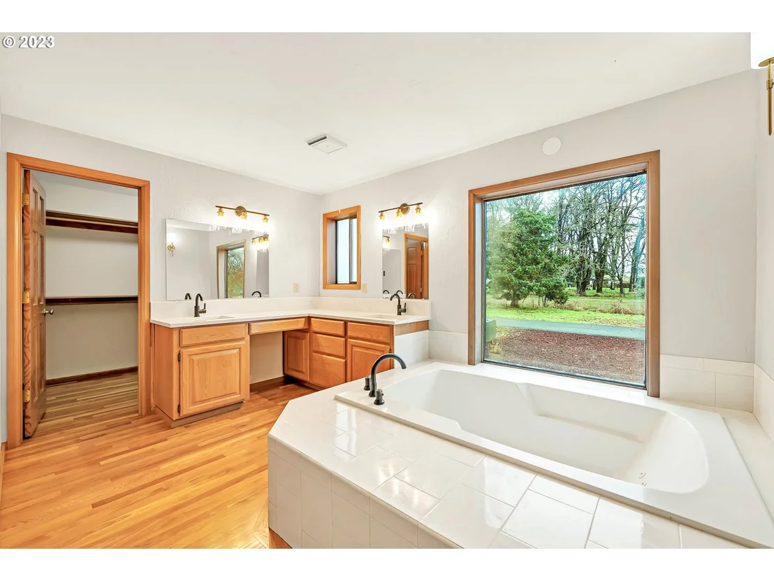 Photo of 27725 Royal