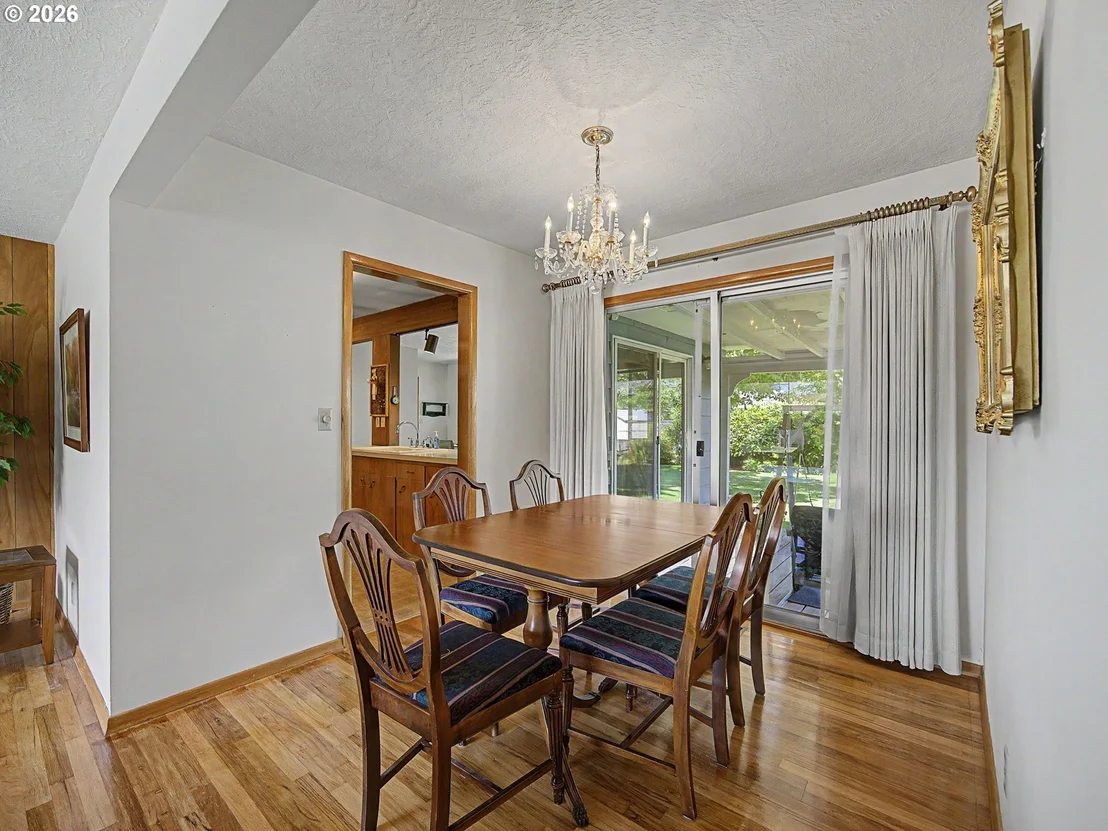 Photo of 250 SE JUNIPER AVE