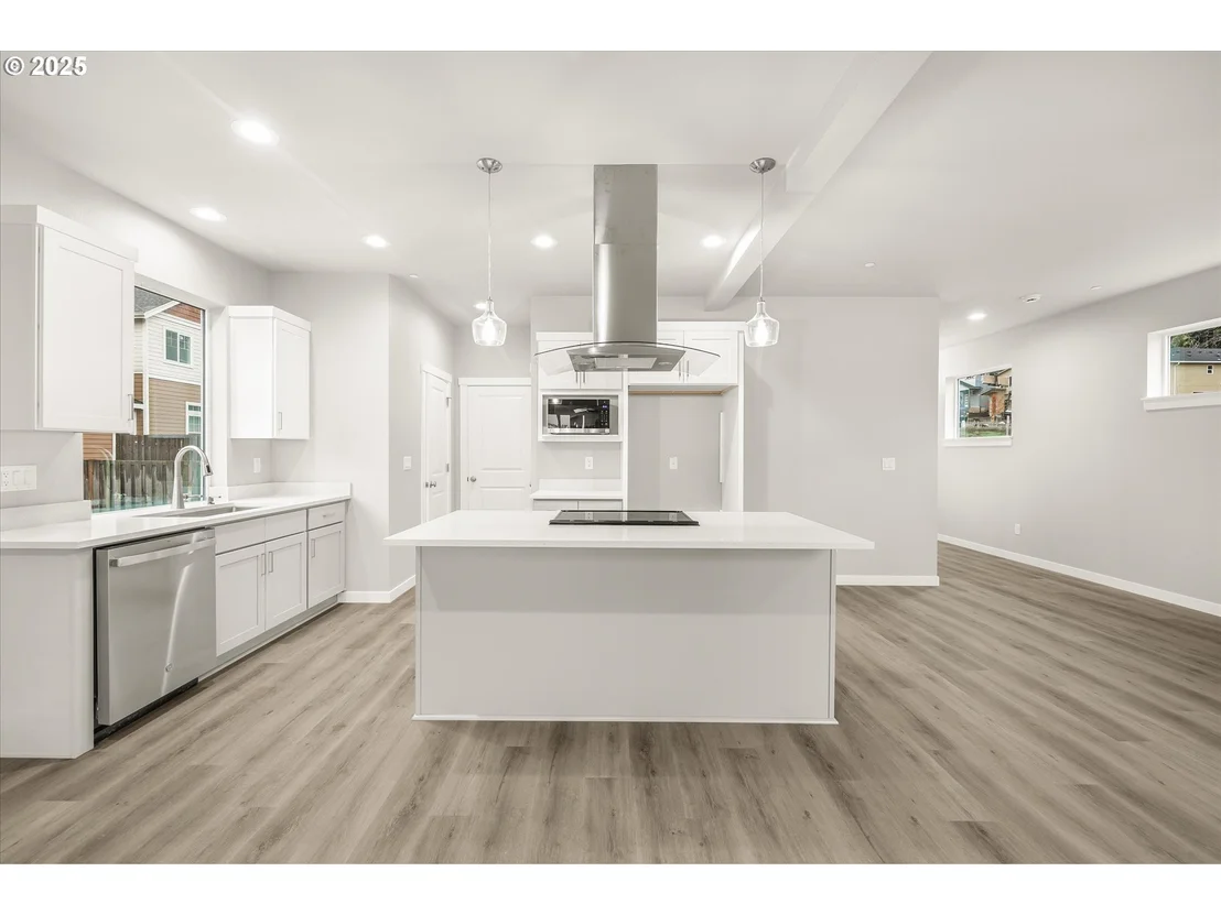 Photo of 181 NW Mawrcrest AVE