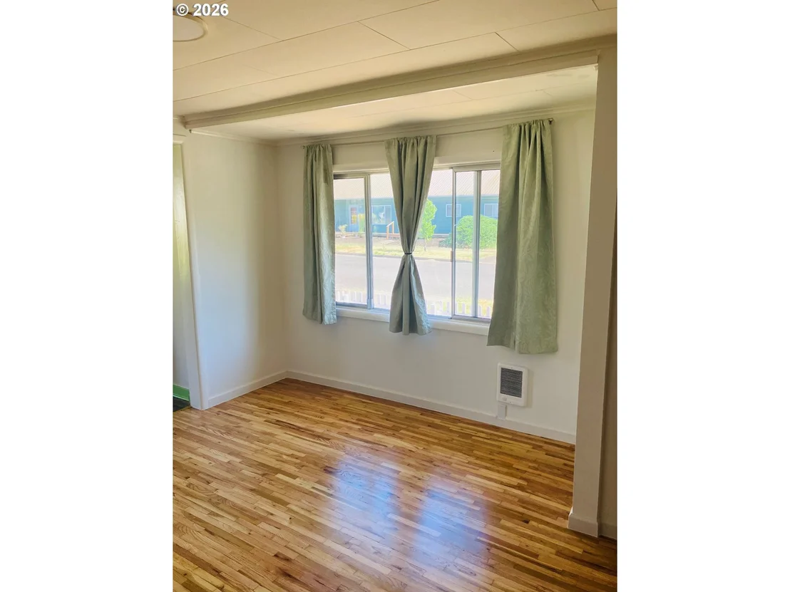 Photo of 152 W C ST