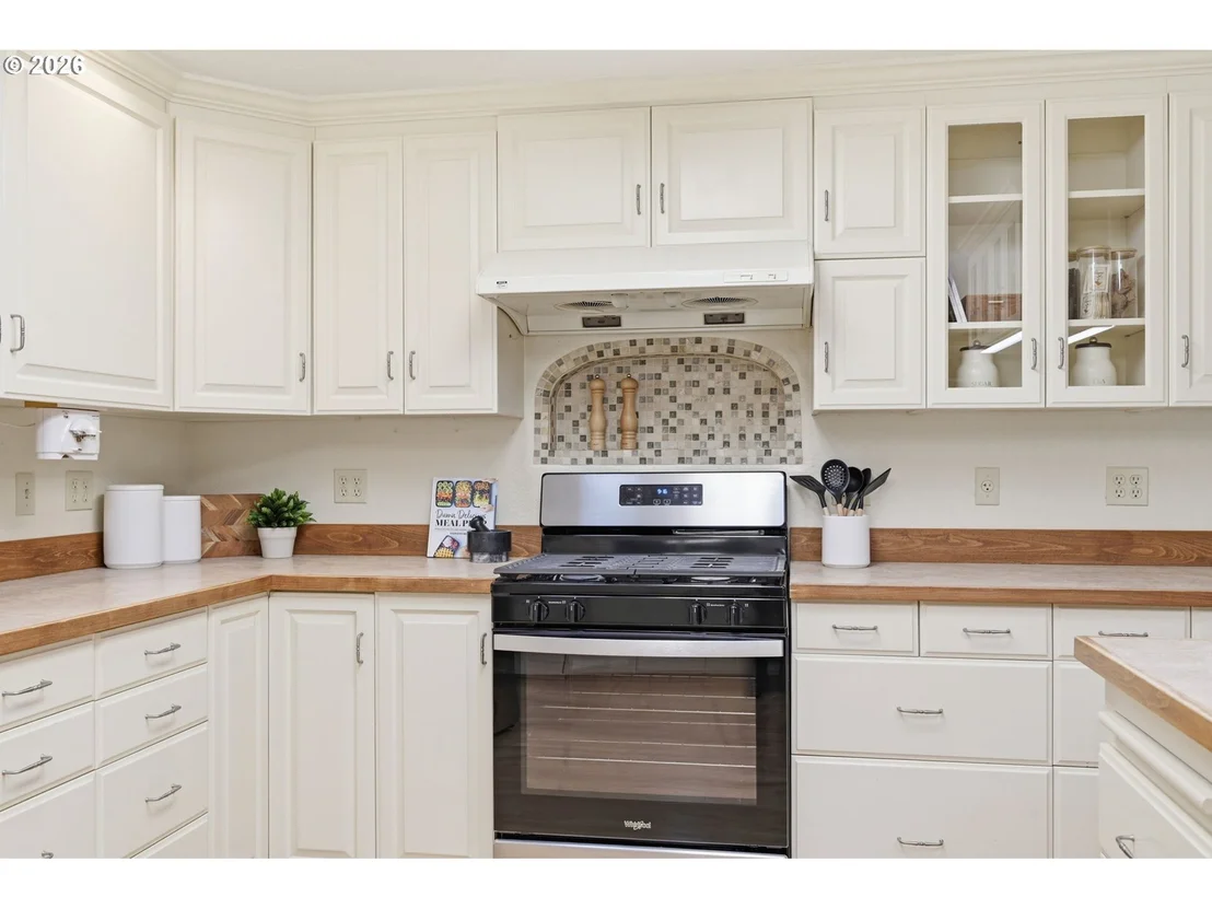Photo of 394 CHERRY DR