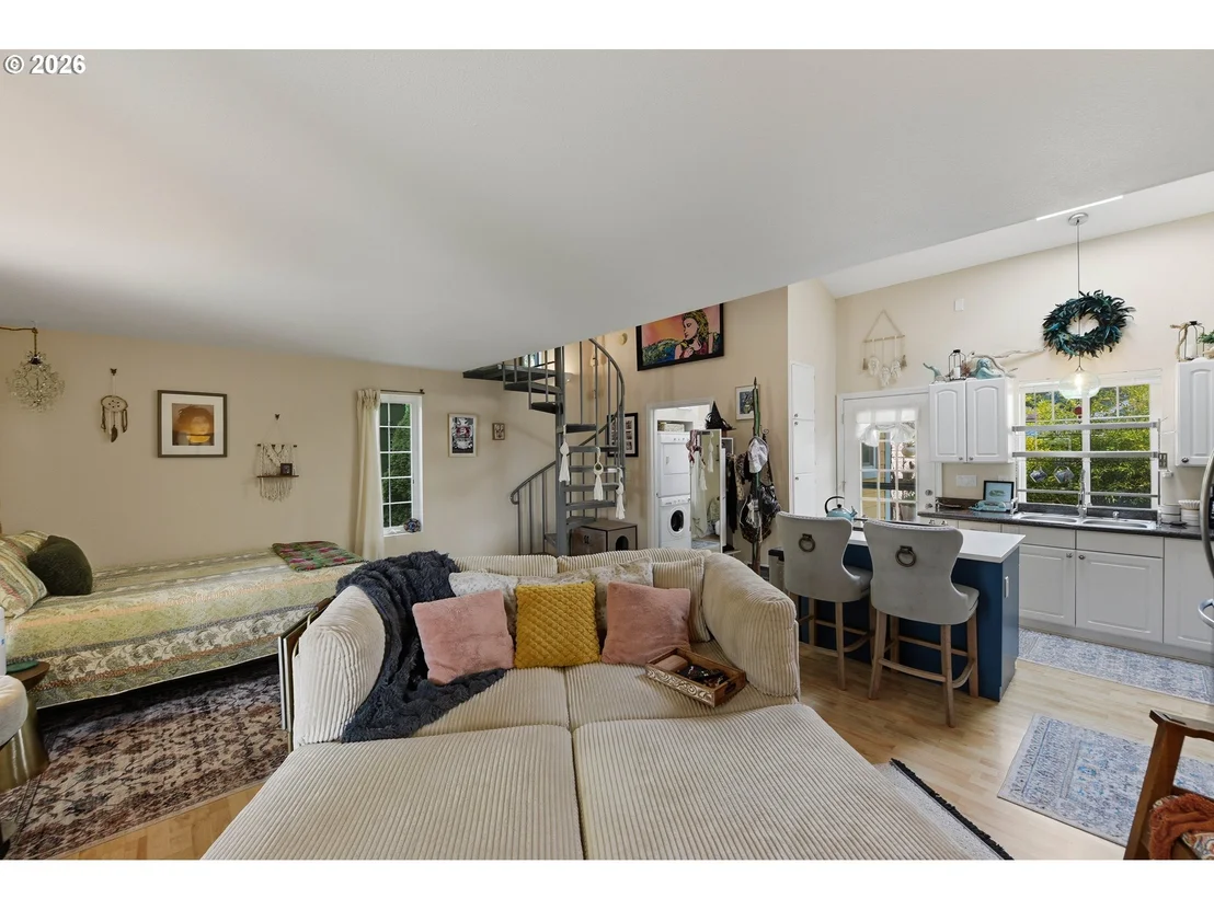 Photo of 10 PINE LN