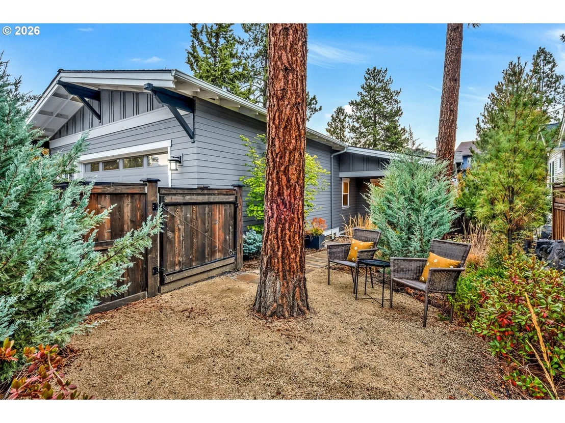 Photo of 2424 NW CROSSING DR