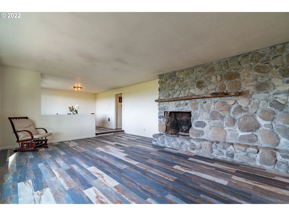 Photo of 33530 MOUNT TOM DR