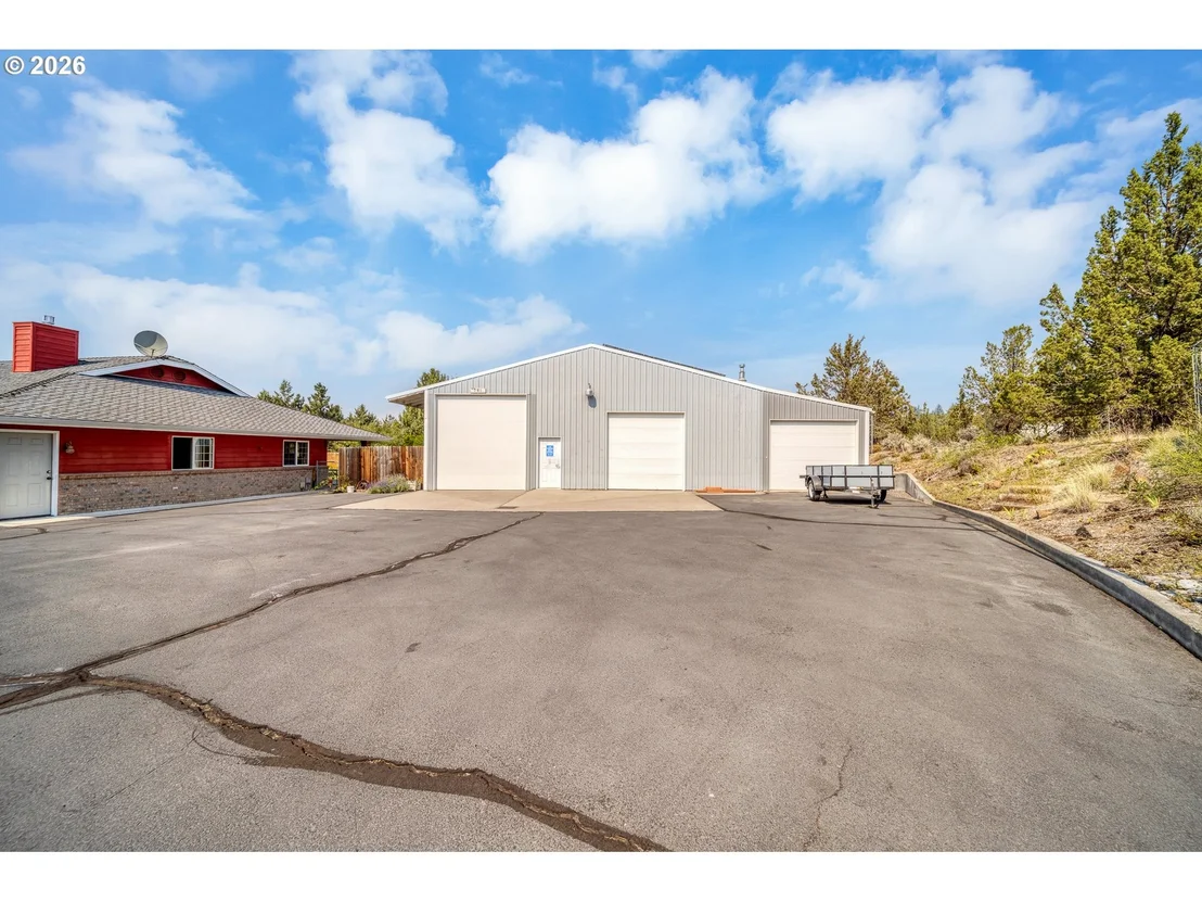 Photo of 200 SE CRESTVIEW LN