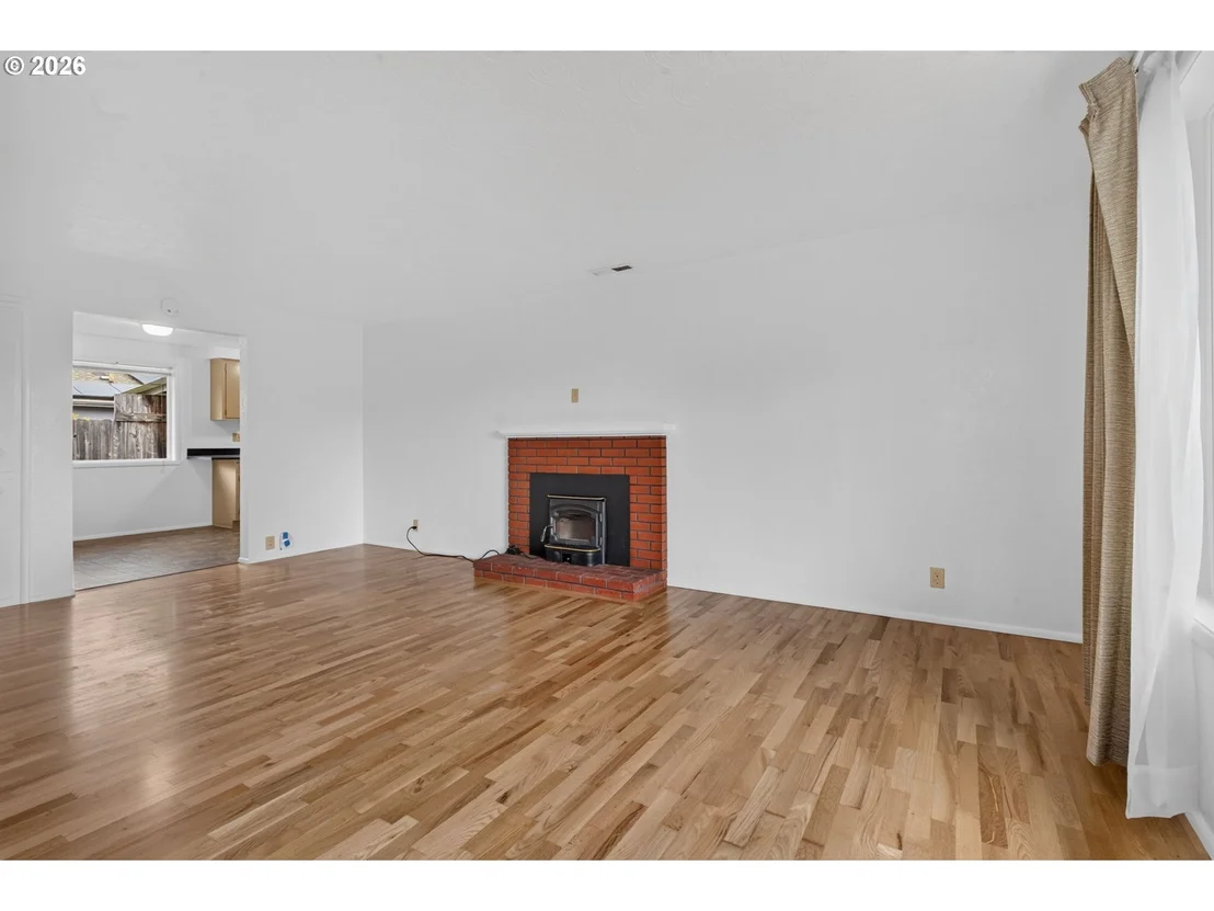 Photo of 447 MAXWELL RD
