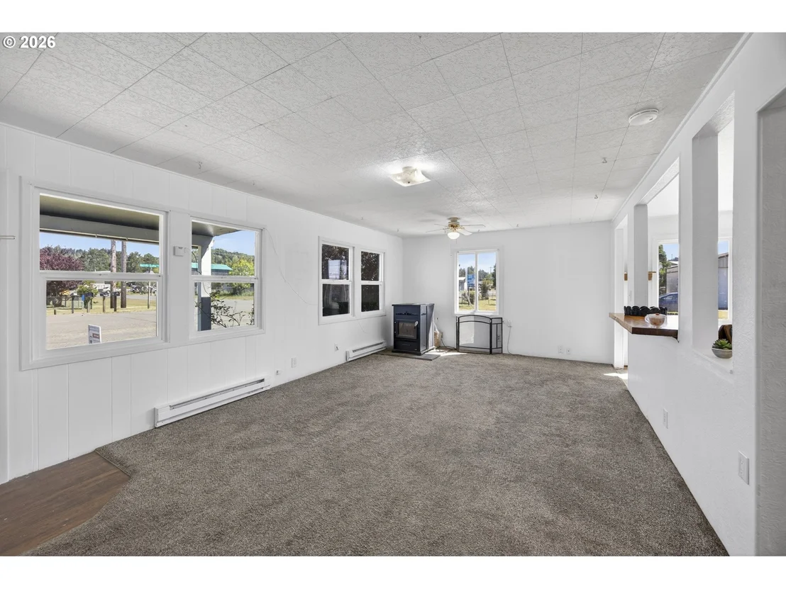 Photo of 1025 N LAKE RD