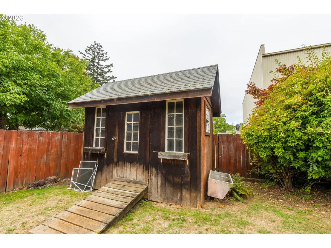 Photo of 495 20TH ST SE