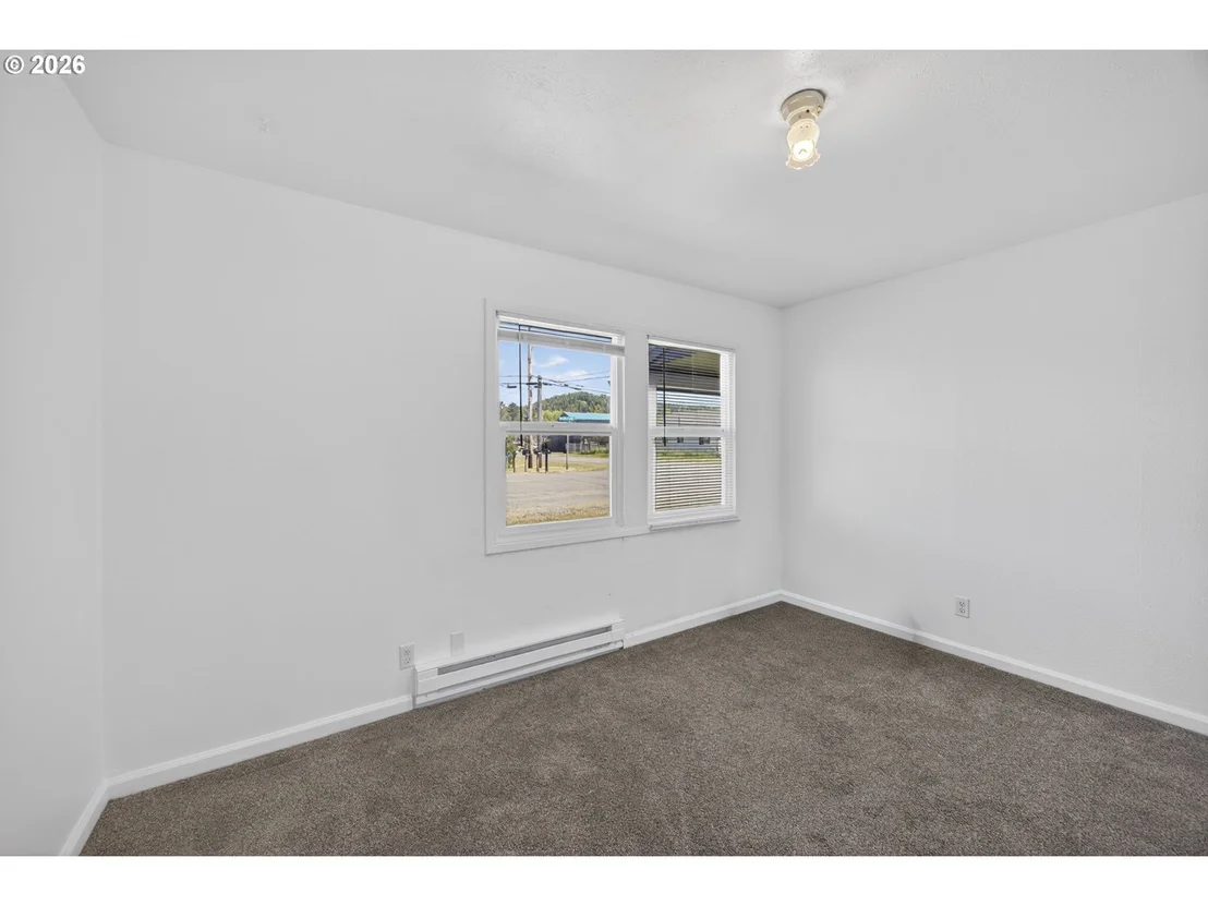 Photo of 1025 N LAKE RD