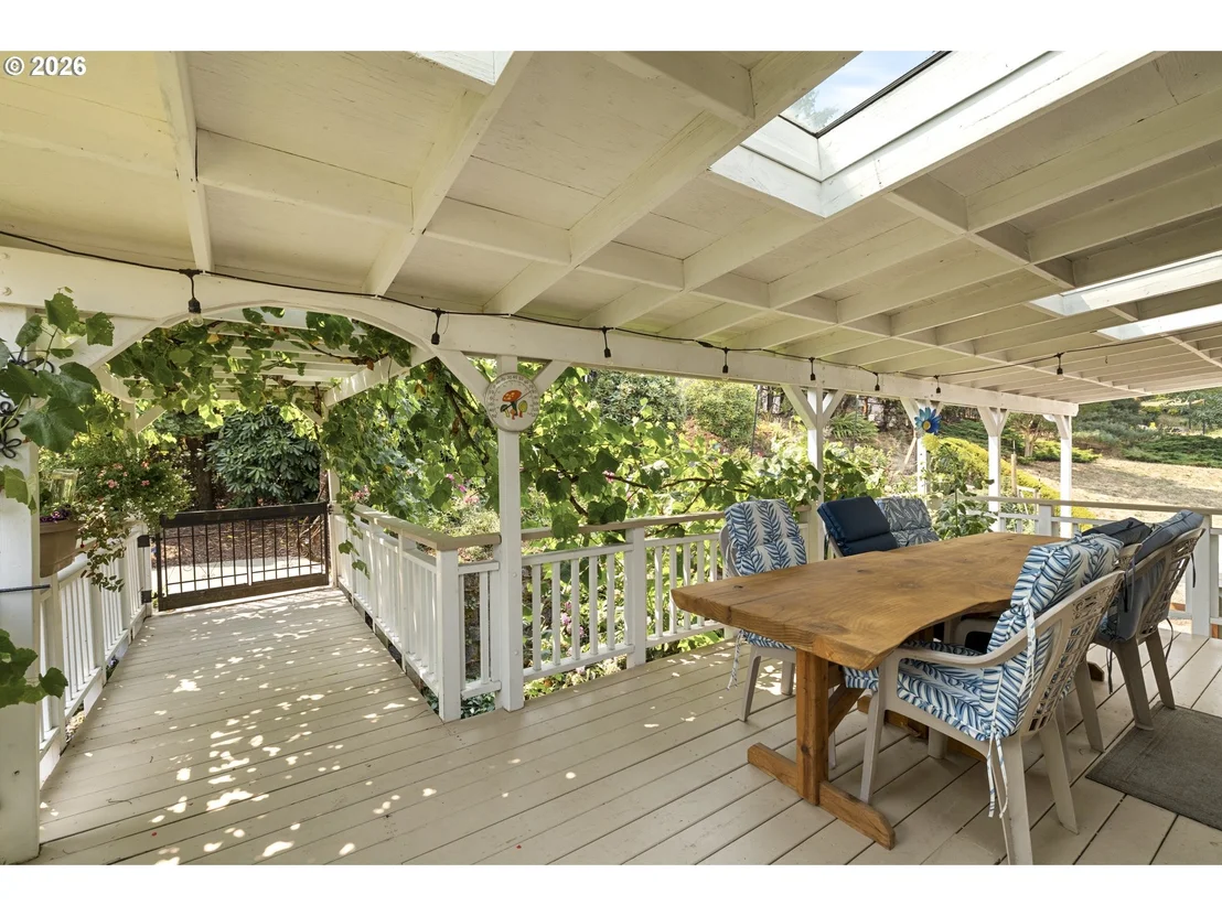 Photo of 192 NW CANYON DR