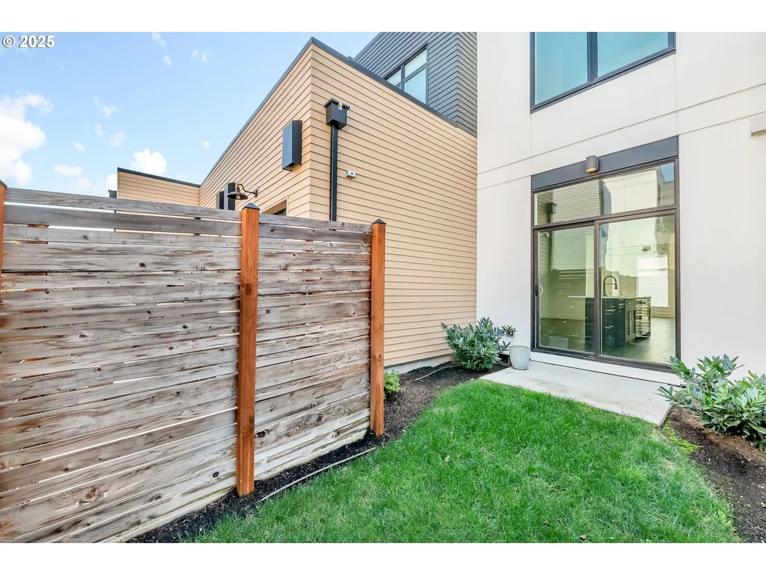 Photo of 193 E 20TH AVE