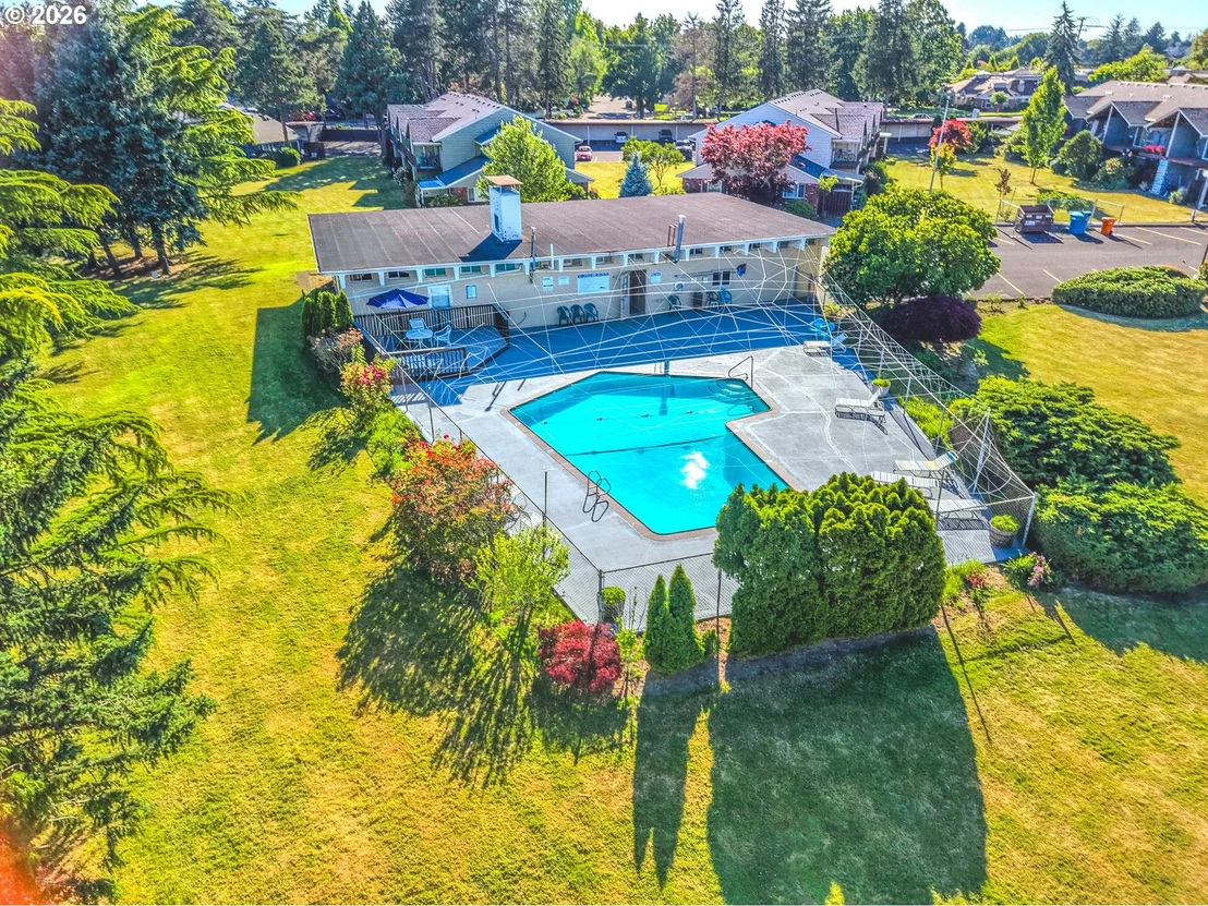 Photo of 1802 NE HOGAN DR