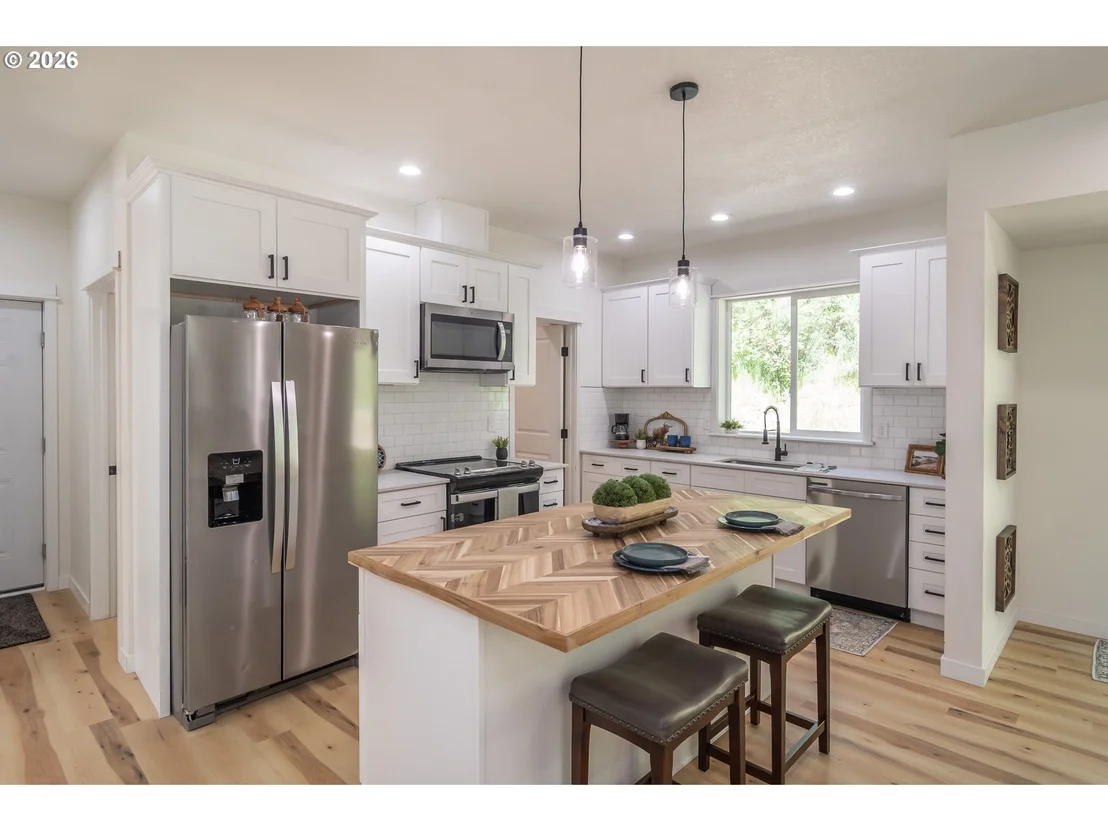 Photo of 492 TERRACE DR