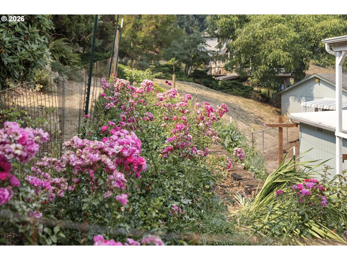 Photo of 192 NW CANYON DR