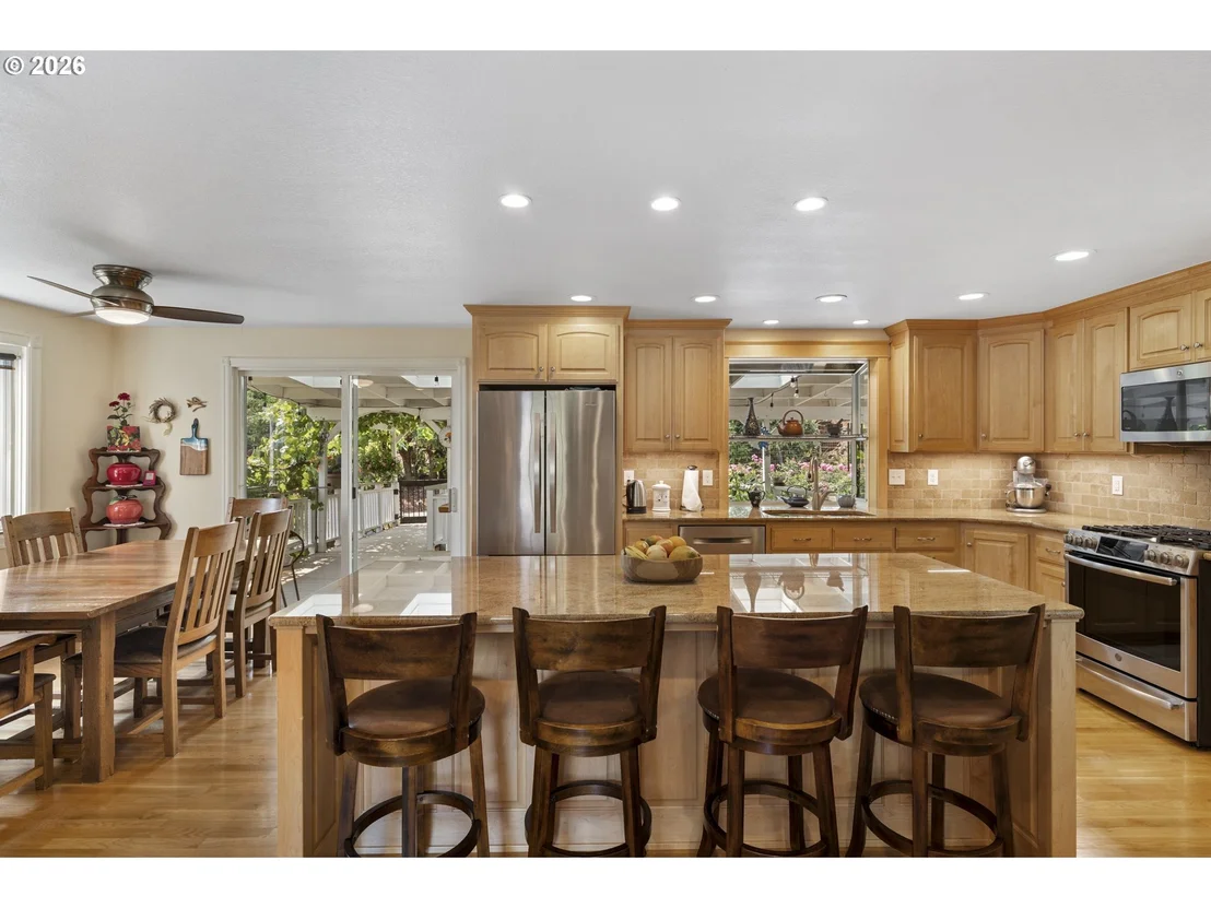 Photo of 192 NW CANYON DR