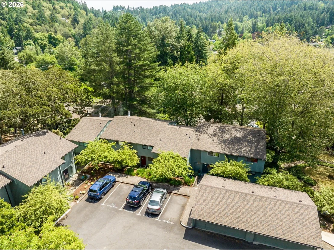 Photo of Unit 6 at 4431 FOX HOLLOW RD