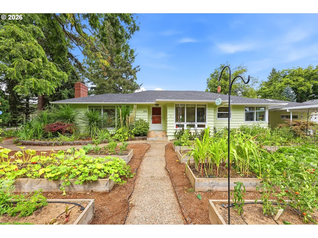 Photo of 595 DARTMOOR DR
