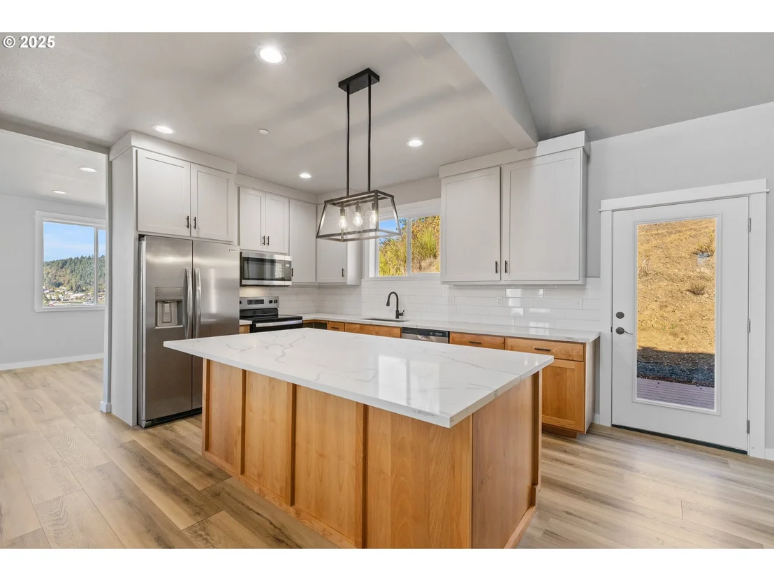 Photo of 664 BROOKS LOOP