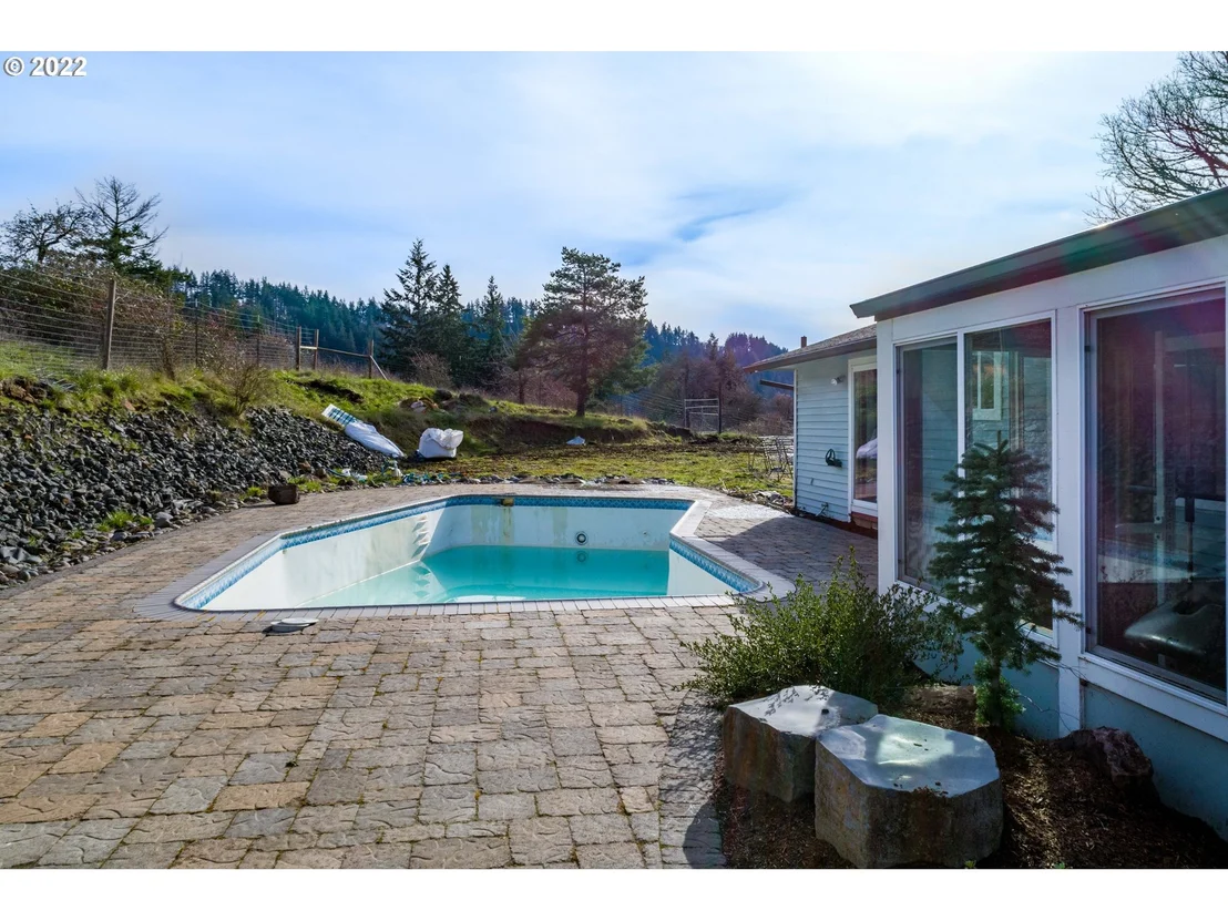 Photo of 33530 MOUNT TOM DR