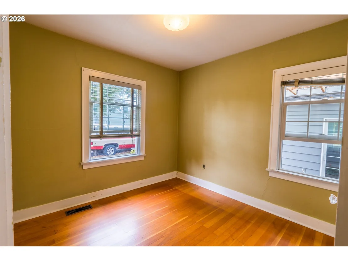 Photo of 495 20TH ST SE