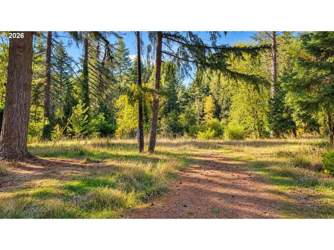Photo of 39253 ROW RIVER RD
