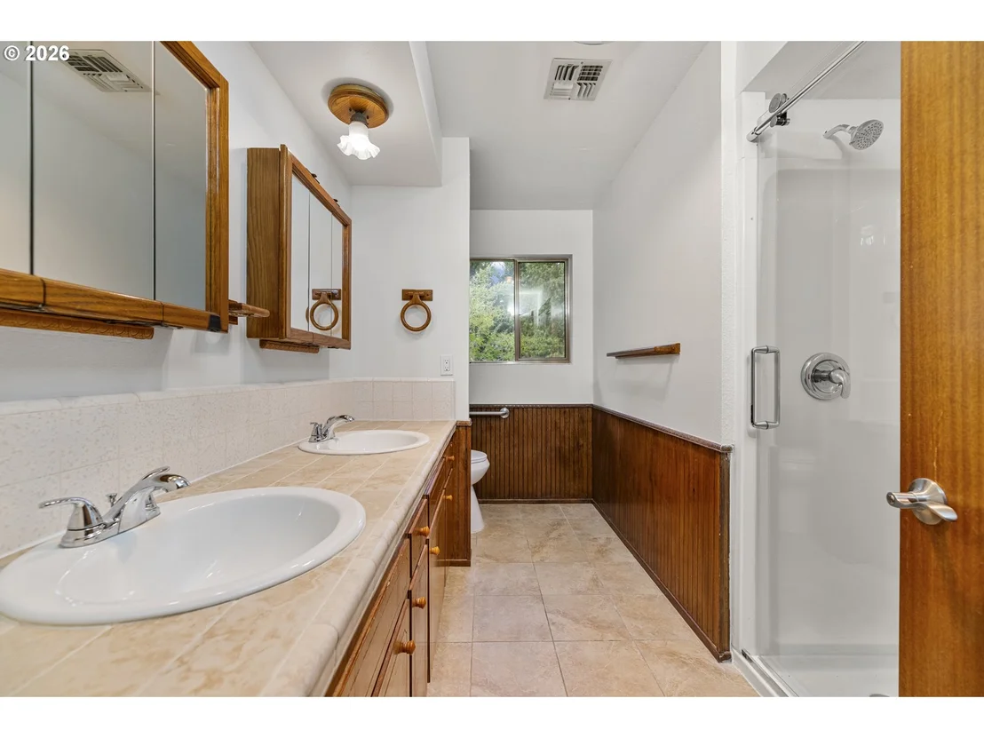 Photo of 135 ROLLING HILLS DR