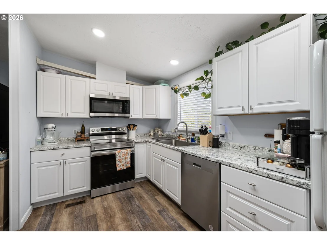 Photo of 518 SCOTTS GLEN DR