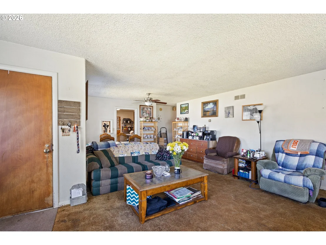 Photo of 311 SE GRAPE AVE