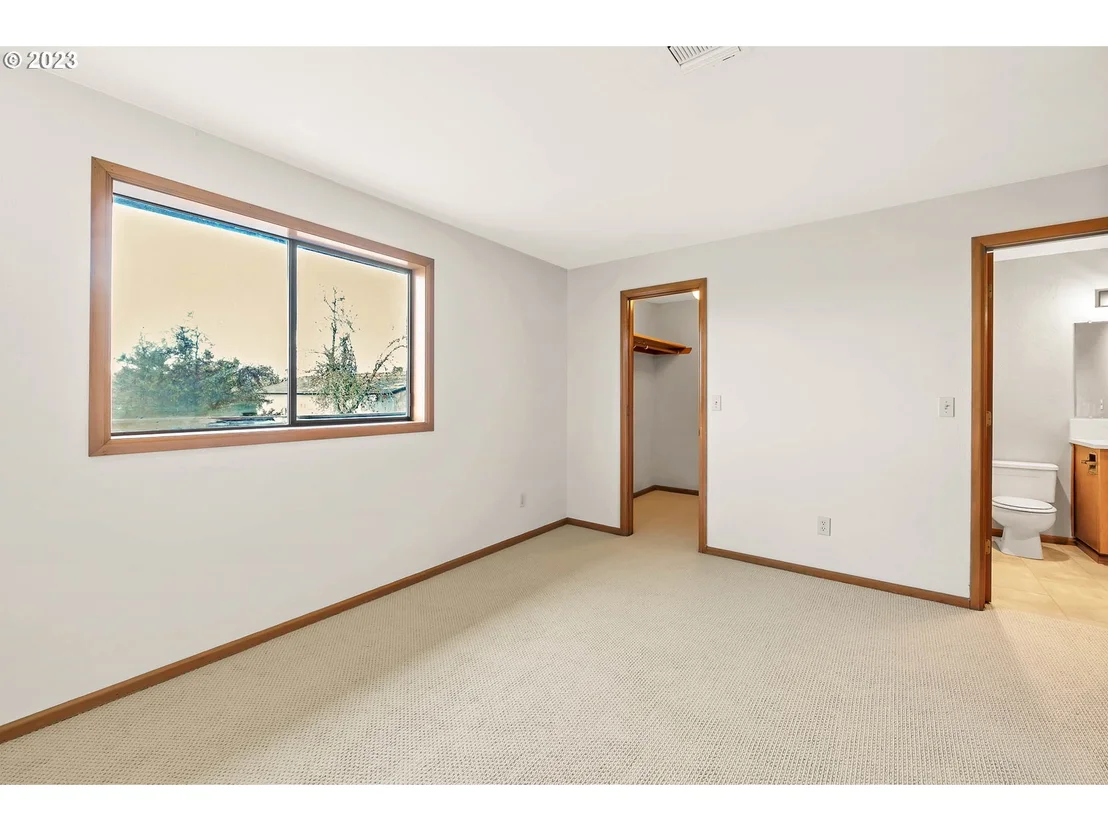 Photo of 27725 Royal