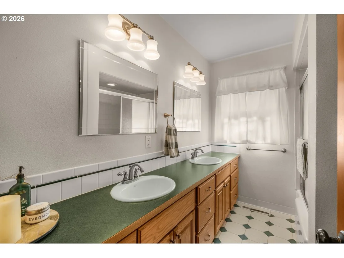 Photo of 230 PARK DR