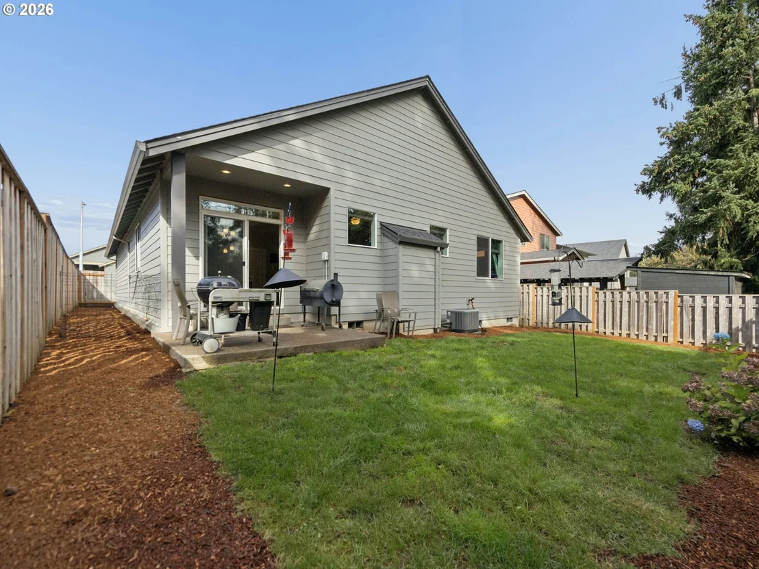 Photo of 1090 NE REGAN HILL LOOP