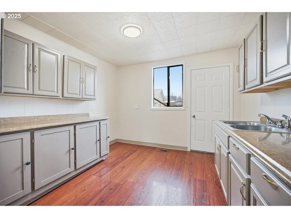 Photo of 606 SW 2ND ST