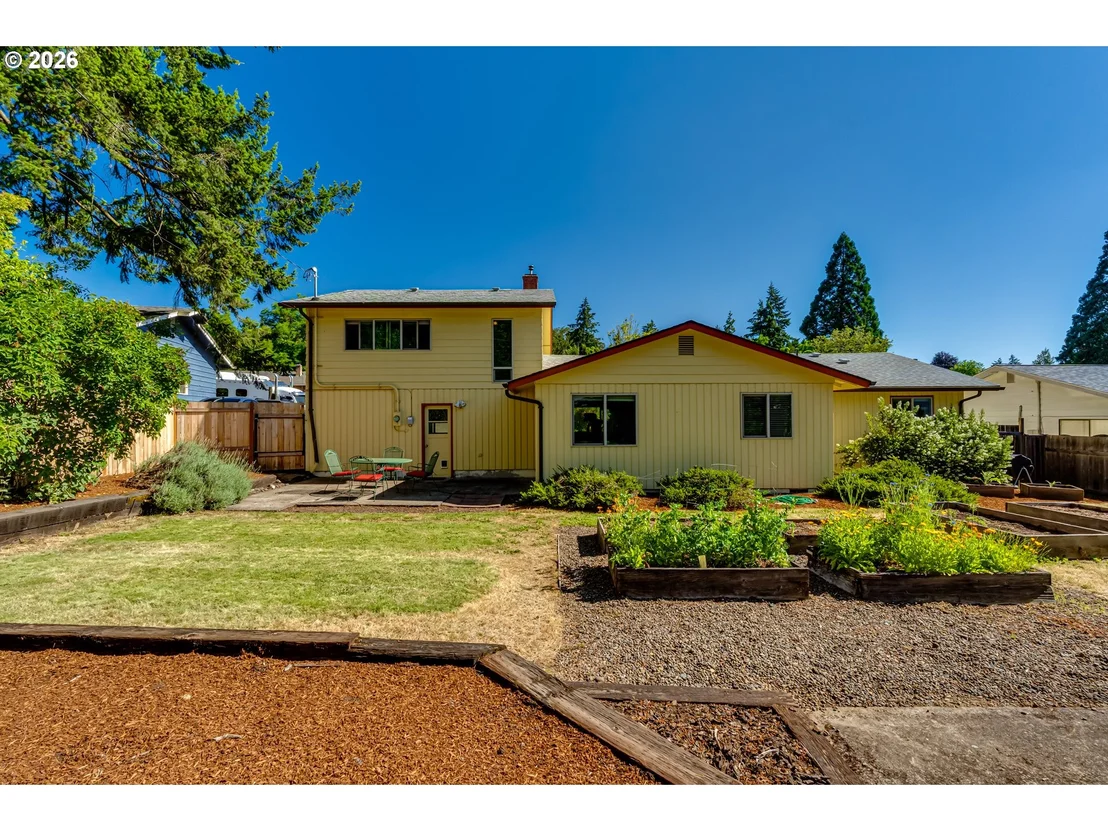 Photo of 450 W 28TH AVE