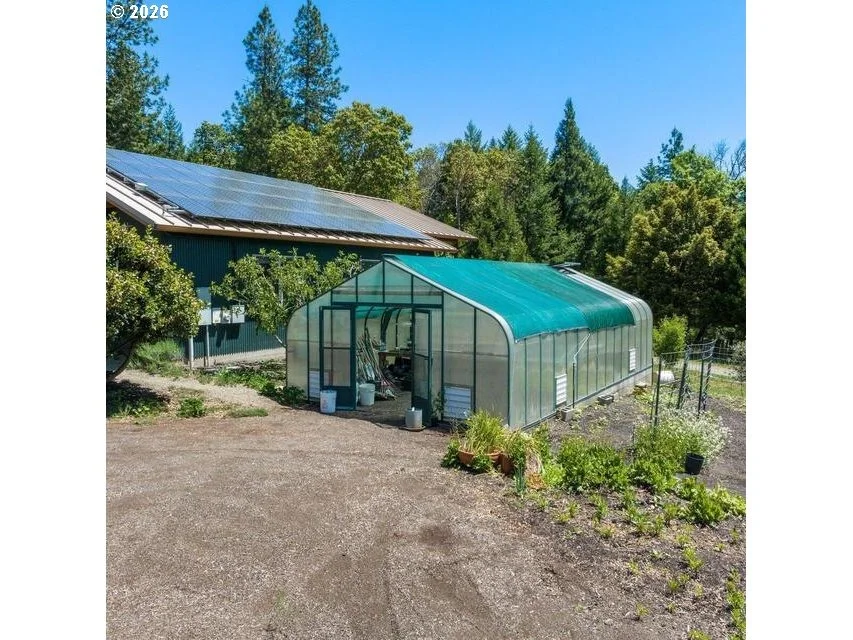 Photo of 1104 1106 Upper Cow Creek RD
