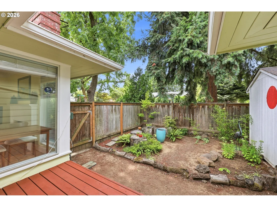 Photo of 595 DARTMOOR DR