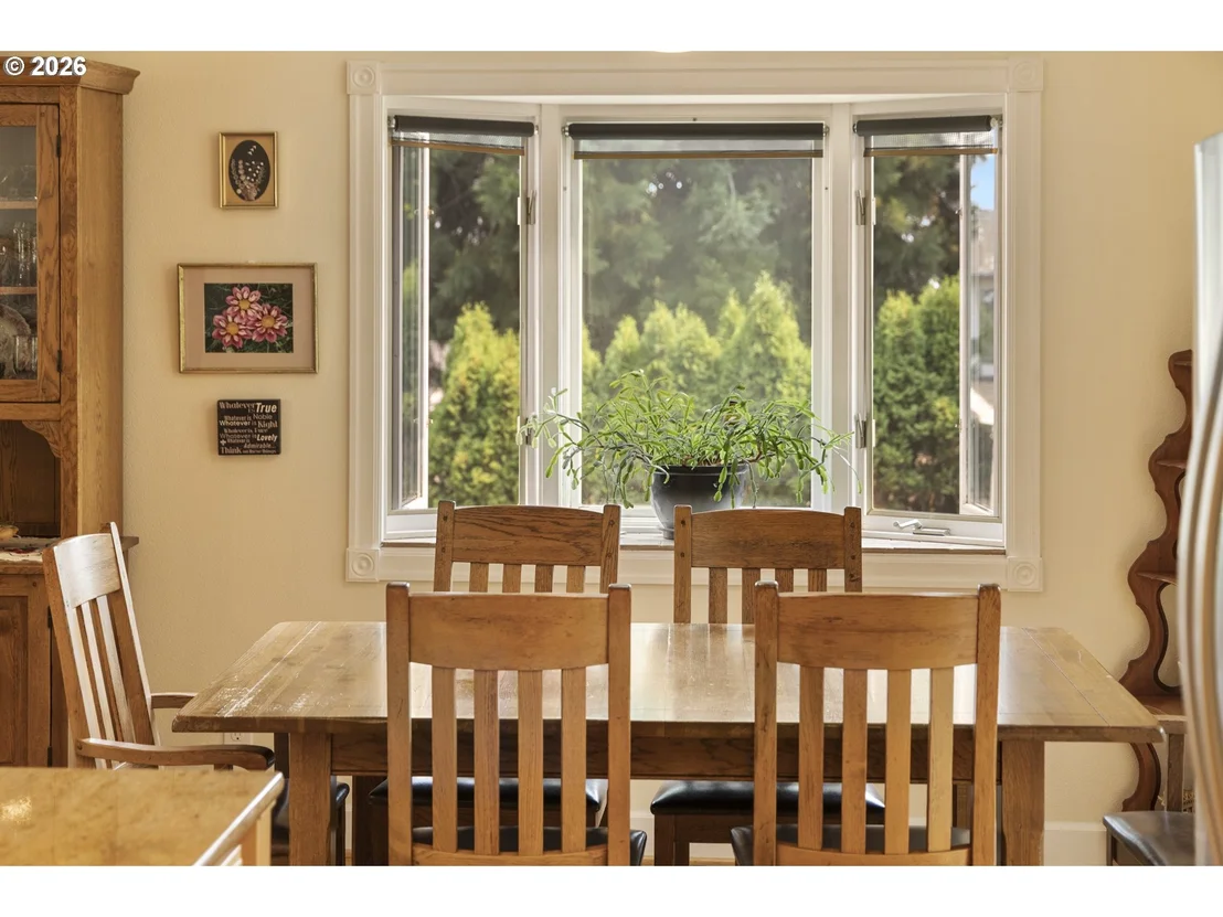 Photo of 192 NW CANYON DR
