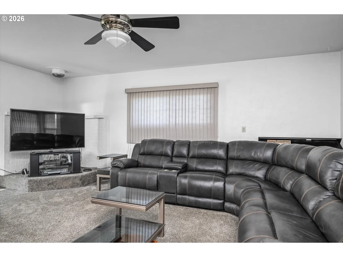 Photo of 32120 COBURG BOTTOM LOOP RD