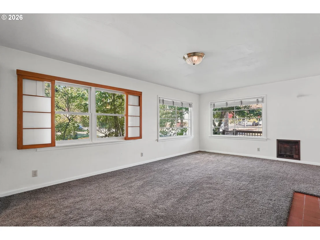 Photo of 890 E 22ND AVE