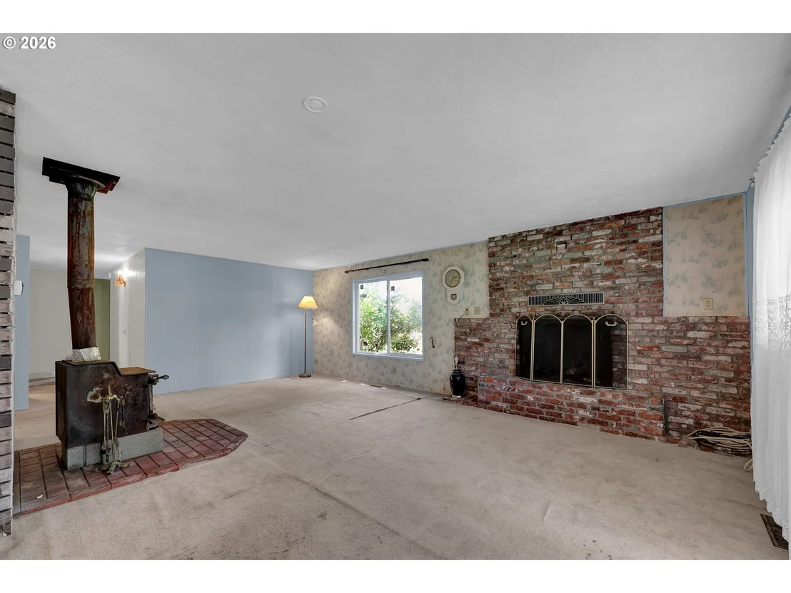 Photo of 34558 ROW RIVER RD