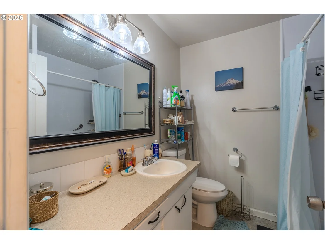 Photo of 1802 NE HOGAN DR