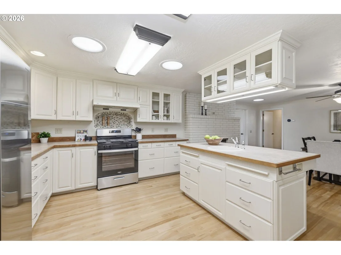 Photo of 394 CHERRY DR