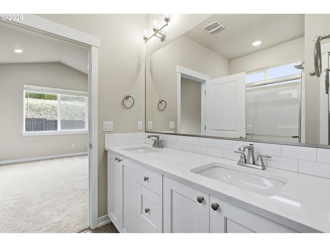 Photo of 1438 NE SHELL ROCK DR