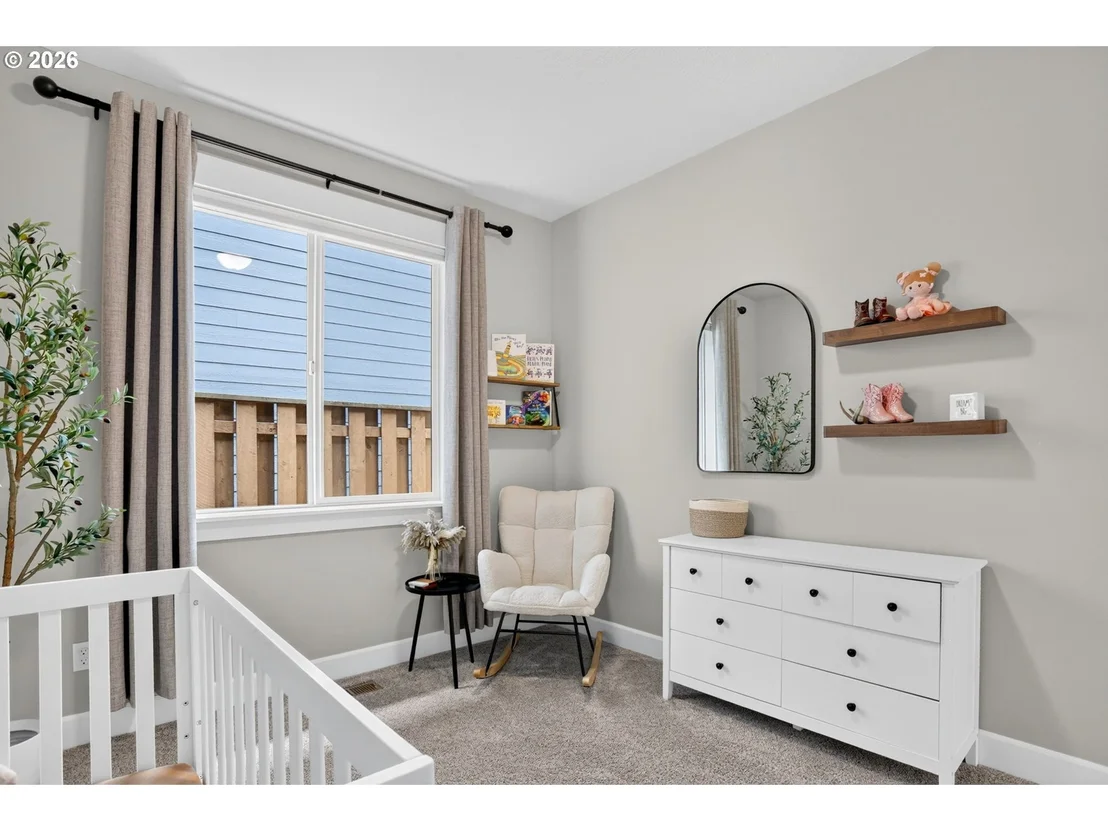 Photo of 1094 NE REGAN HILL LOOP