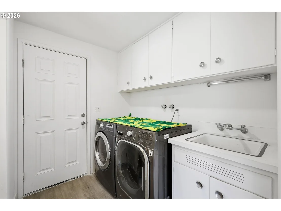 Photo of 682 SUNSET DR