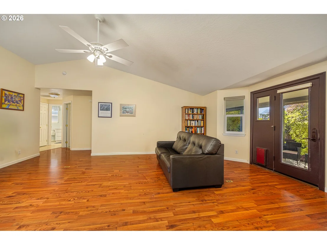 Photo of 1061 APPLEGATE PL