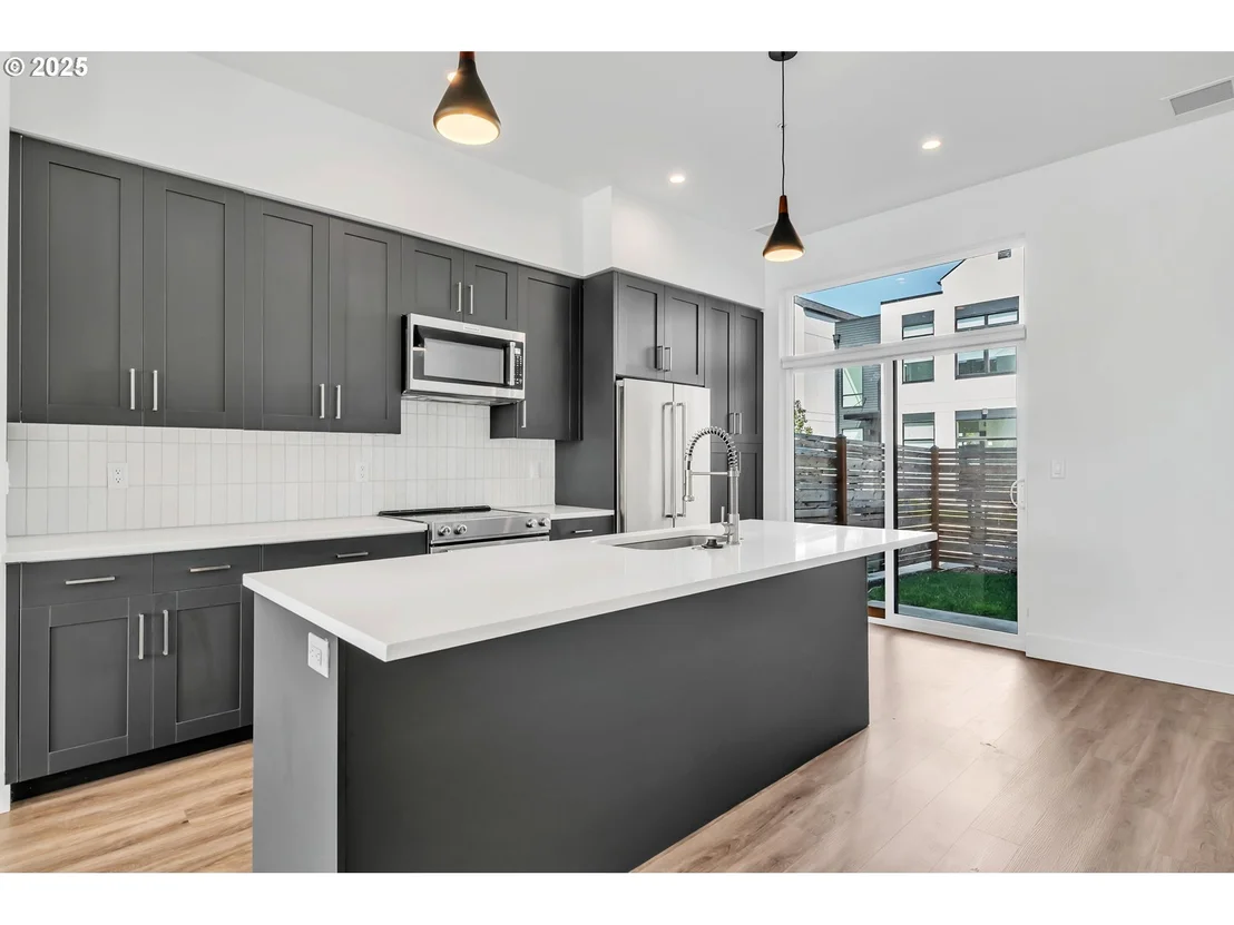 Photo of 193 E 20TH AVE