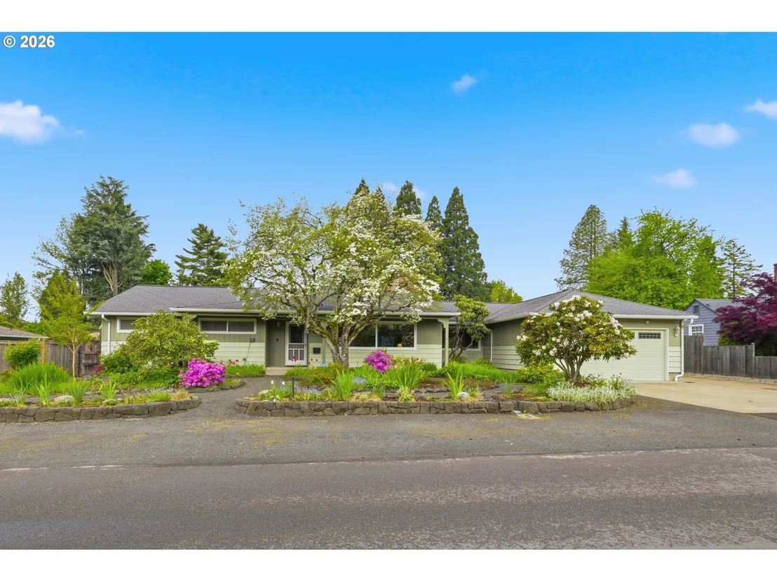 Photo of 394 CHERRY DR